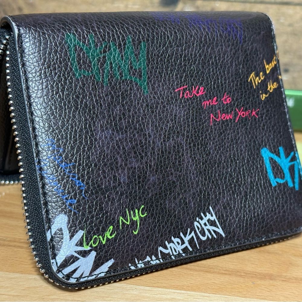 🔥DKNY Ed Hardy style Y2K Black Graffiti Zip Wallet- love New York - Picture 9 of 12
